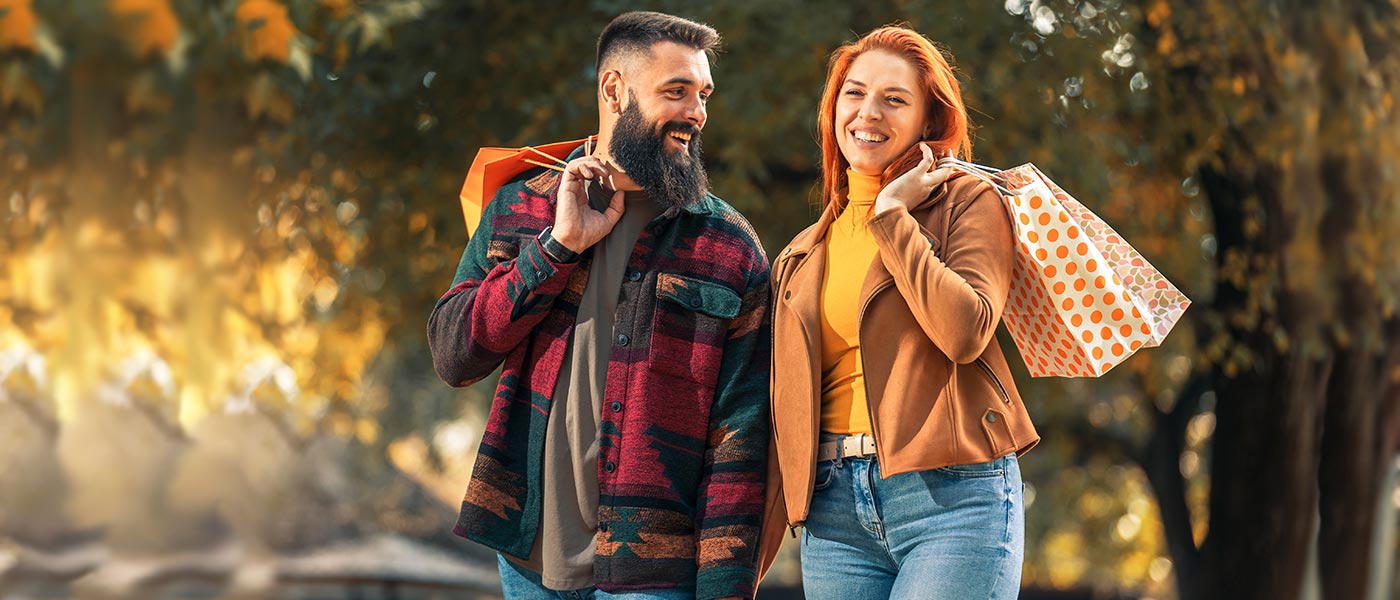 Couple leisure shopping with APGFCU Visa Cash Back Credit Card